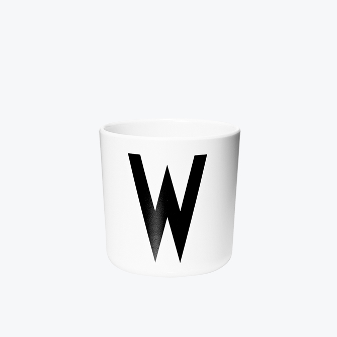 W Melamin Cup Bicchiere Bambino in plastica Design Letters Alfabeto Arne Jacobsen_Online DTime