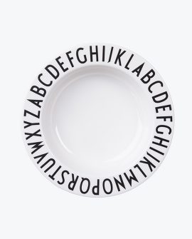 Piatto fondo melammina Design Letters - Alfabeto Arne Jacobsen collezione AJ Vintage ABC - online su DTime